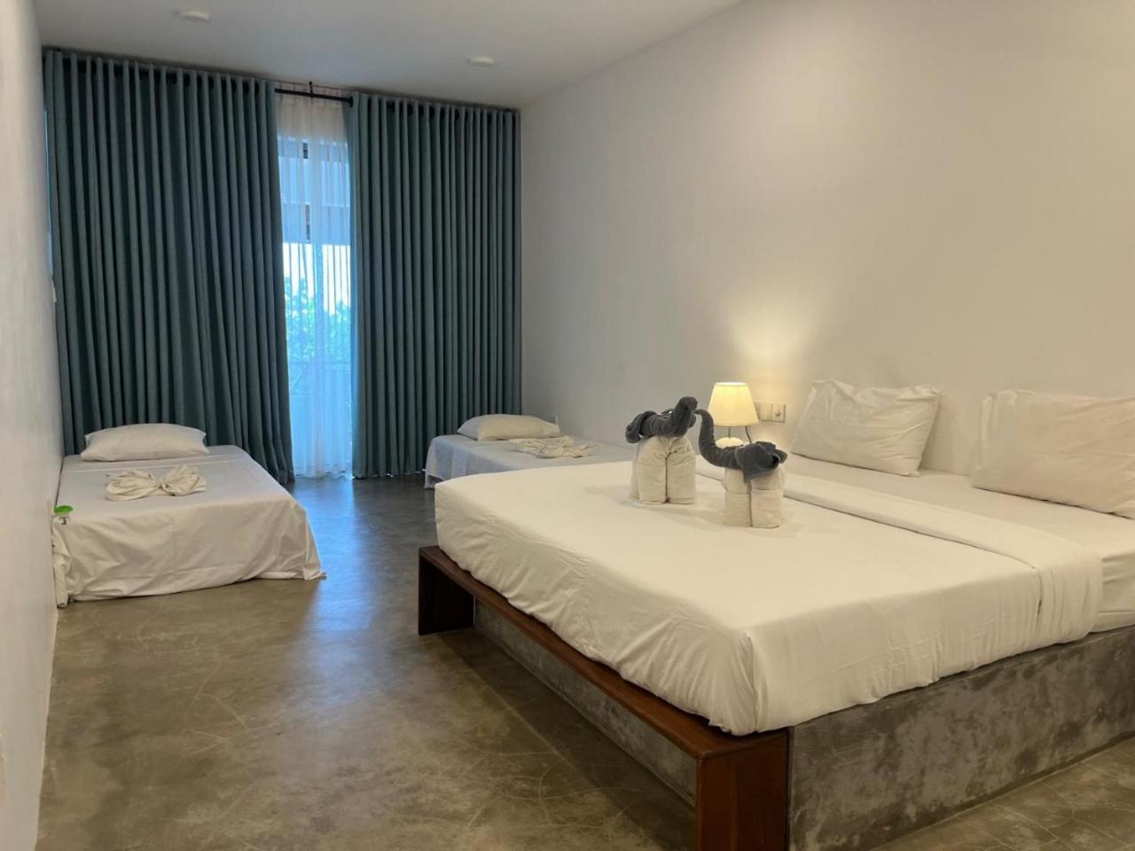 אונה ואטונה Sun N Sea Hotel מראה חיצוני תמונה